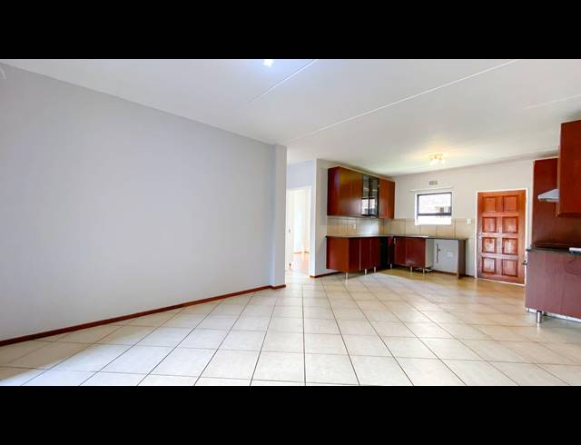 2 BEDROOM TOWNHOUSE FOR SALE IN ALBERTSDAL